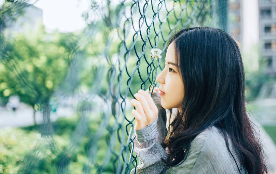 因为我手里有你的丑照，所以你要和我做一辈子朋友。